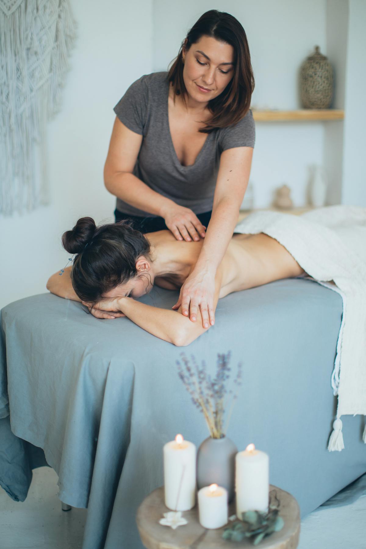 Mobile massage therapy service in Calgary